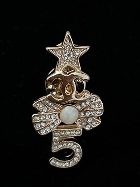 Gold Crystal Star CC Bow & '5' Brooch with Pearl Accent